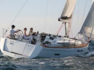  renta de veleros con patrón en el 83 